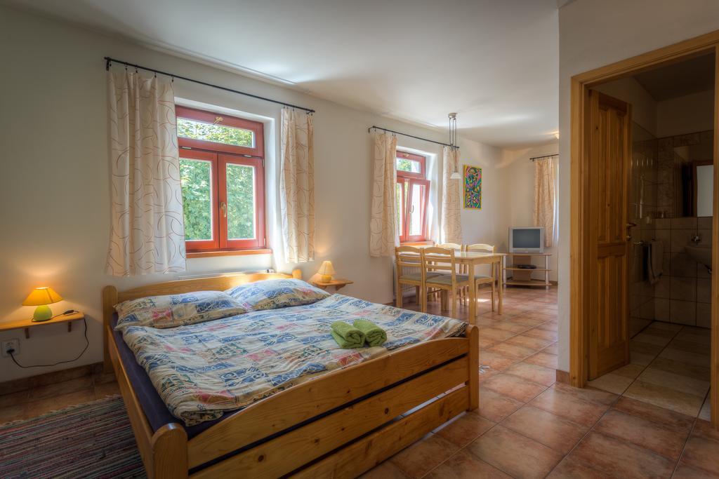 Penzion U Dracice Hotell Nová Bystřice Exteriör bild